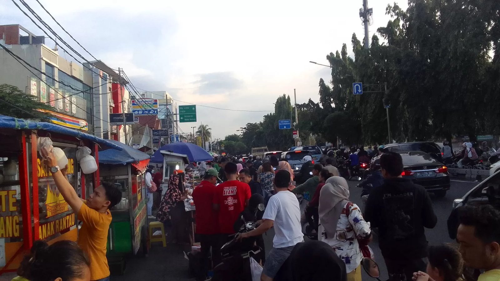 DKI Memantau Pedagang Takjil Musiman Agar Tak Rampas Hak Pejalan Kaki Dan Meminimalisir Kemacetan